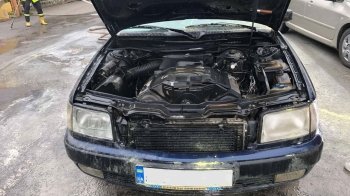 Спалахнув двигун: на Львівщині посеред дороги загорівся автомобіль