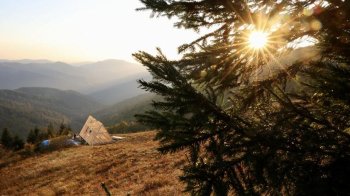 На горі Парашці створили перший на Львівщині туристичний прихисток: присвятили загиблому на війні пластуну