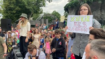 Скандал з Лободою: як відреагувала дівчинка, на яку співачка «напала» з обіймами й провокативними питаннями