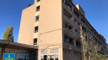 Росіяни ракетою поцілили у судноремонтний завод на Одещині (ВІДЕО) 