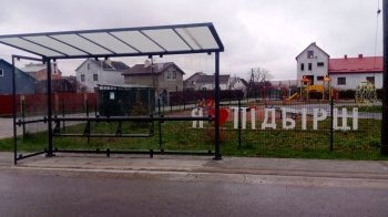 У селі Підбірці відремонтували вулицю та встановили павільйон на місці зупинки