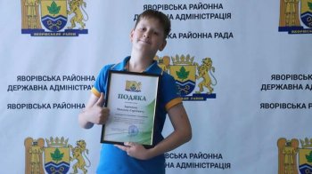 Вже відправив для ЗСУ близько 40 тисяч гривень: на Львівщині хлопчик дає сольні концерти, щоб допомогти армії