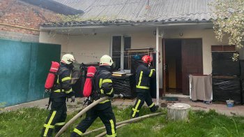 На Львівщині в житловому будинку загорілася кухня: причини пожежі встановлюють