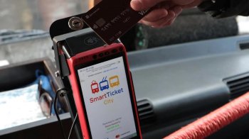 Валідатор е-квитка у приміському маршруті. Фото ЛОВА