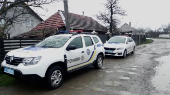 Чоловік повісив собаку на дворі своєї сусідки: у поліції розкрили подробиці