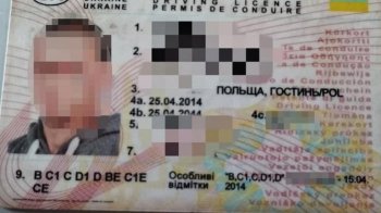 Забув, де взяв: у Польщі затримали водія з підробленим українським посвідченням