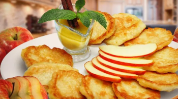 Яблучні оладки без яєць – швидко до сніданку