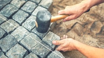 Висадять дерева та встановлять освітлення: на вулиці Стрийській облаштують тротуар