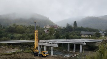 На Львівщині будують новий міст через річку Опір