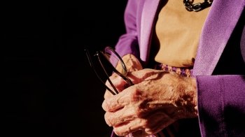 Кілька днів лежала напівпритомна у квартирі: у Львові поліція врятувала 81-річну жінку