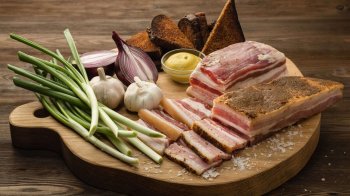 Вчені навчилися вирощувати сало в пробірках