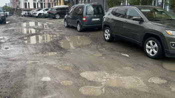 Львівські депутати підтримали петицію про ремонт аварійної дороги до амбулаторії