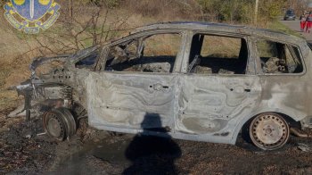 У Херсоні росіяни влучили в авто: у двомісячної дівчинки поранення голови, її мама у важкому стані (ВІДЕО)