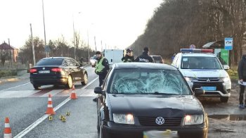У Городку сталась ДТП, водій Volkswagen збив двох людей (фото)