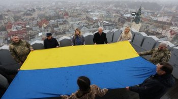 У Львові над вежею Ратуші урочисто підняли національний прапор: із чим це пов’язано