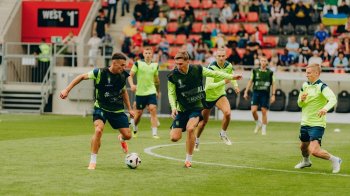 Коли та де дивитись матчі збірної України