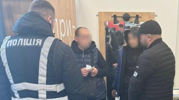 Постачали наркотики у тюрму: на Львівщині викрили наркоторговців