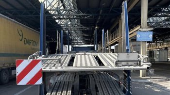 Причіп зі знищеним VIN-кодом виявили львівські прикордонники