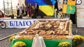 У Куликові створили найбільше в Україні панно з хліба та ковбаси