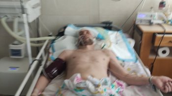 Непритомний Андрій Панасюк на лікарняному ліжку, фото Наталії Антонюк