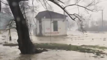 На Закарпатті через опади та потепління підтоплені будинки та дороги