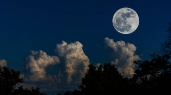 В останню ніч серпня над Україною зійде Блакитний Місяць