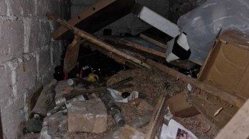 підвал зі сміттям