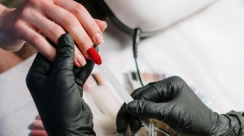 Осінній манікюр 2025: головні тренди в nail-сфері, які закохують