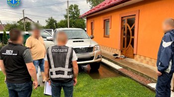 На Львівщині викрили бізнесмена, який переправляв чоловіків за кордон