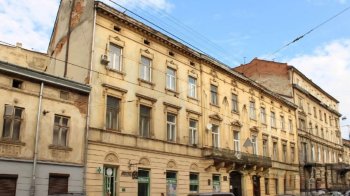 Поліція розслідує пошкодження історичного будинку у Львові через самовільні балкони