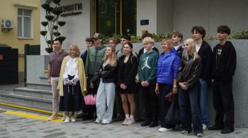 Шлях у медицину: у Львові клініка «Горизонти» влаштувала екскурсії для гімназистів