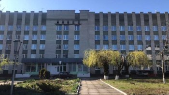 П’яний медик Буської лікарні зіткнувся з деревом: суд закрив справу