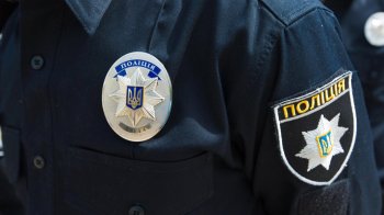Пʼяний мешканець Городка вдарив поліцейського та вистрілив із його пістолета