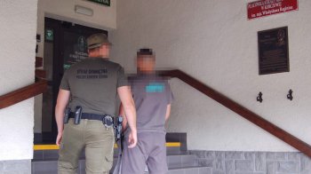 На кордоні з Львівщиною водія автобуса не впустили до Польщі через порушення ПДР