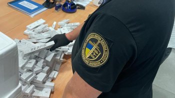 На кордоні з Польщею виявили препарати для схуднення та парфуми Chanel