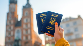 Уряд заборонив видавати паспорти військовозобов’язаним українцям за кордоном