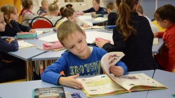 Школи Львівщини налагоджують офлайн-навчання в умовах війни: скільки закладів працюють дистанційно