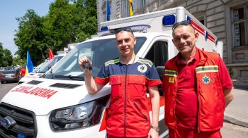 Канадські благодійники передали шість швидких українським лікарням