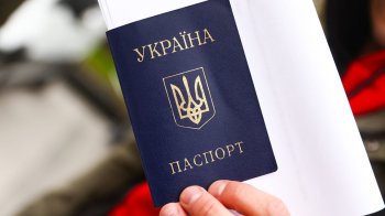 Львівська ОВА вимагає прибрати російську мову з українських паспортів