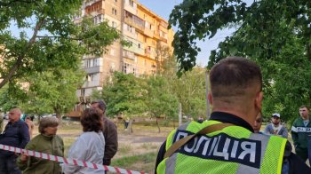 У Києві біля закритого укриття під час тривоги загинули люди: що відомо