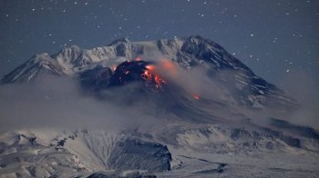 На Камчатці почалося виверження двох вулканів (фото)