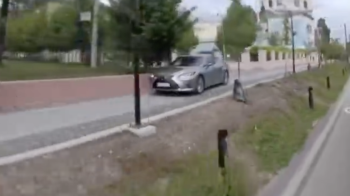 Водія Lexus оштрафували за проїзд по тротуару біля Львівської політехніки