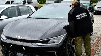 Польські прикордонники вилучили два крадені авто на Львівщині