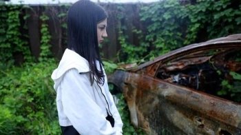 "Шарпали за ногу, а потім пішли": 13-річна дівчинка вдавала із себе мертву, аби російські солдати її не стратили