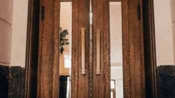 Історична брама на Снопківській, 28.