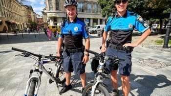 Львівські велопатрульні повернули загубленого 7-річного хлопчика батькові