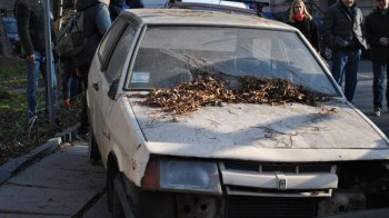 У Львові затвердили процедуру вилучення занедбаних автомобілів з паркомісць