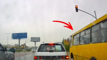 Проїхав на червоне: у Львові оштрафували водія маршрутки