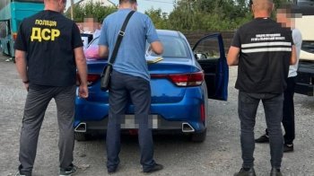 Мали доставити, натомість поцупили: на Львівщині затримали чоловіків, які викрали товар на майже 1,8 млн грн