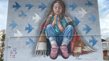 У Шептицькому створили мурал «Дівчинка в укритті»